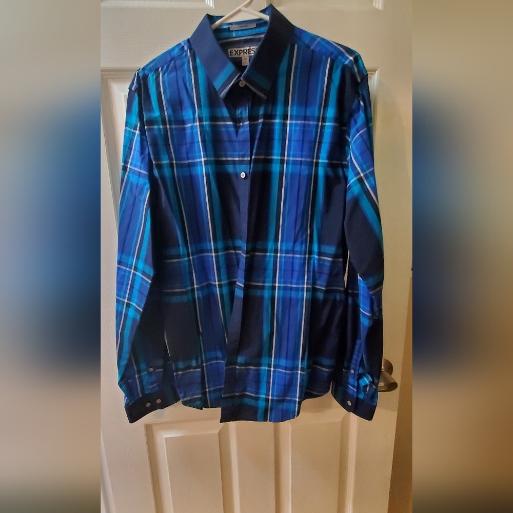 Express long sleeve button down. Size L.